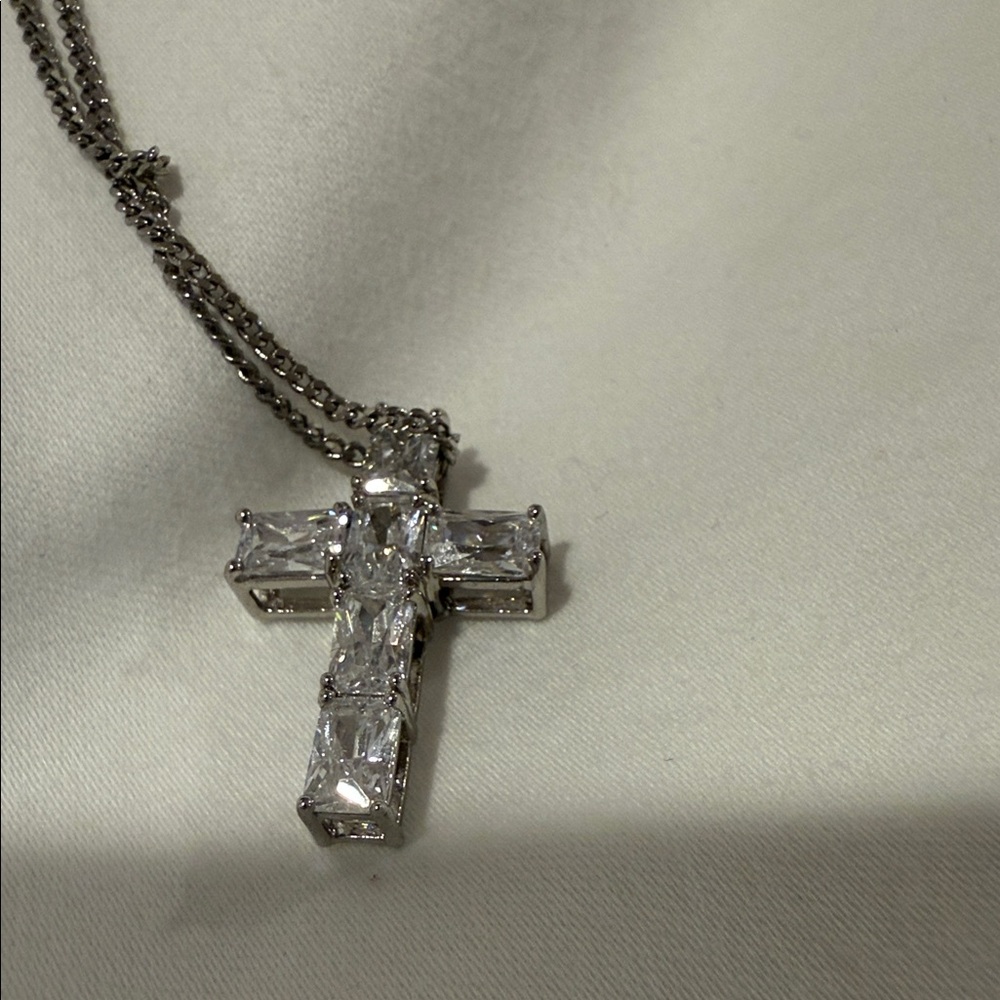 Silver Cross Pendant Necklace - Picture 1 of 3